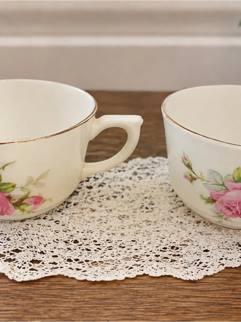 Vintage Pink Rose Tea Cups & Saucers 5 Piece Set Gold Trim Unmarked